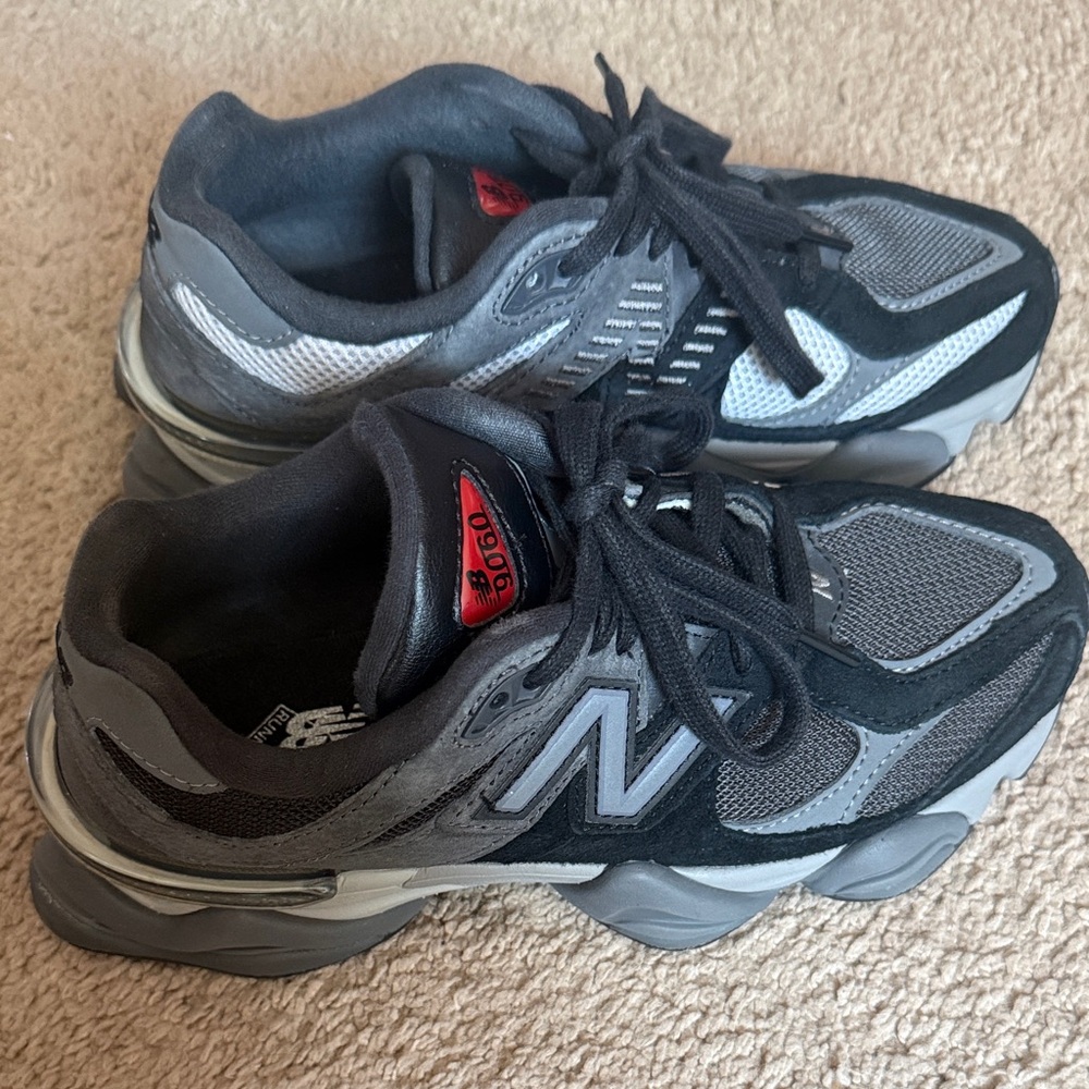 New Balance women’s Black and Gray Athletic Shoes